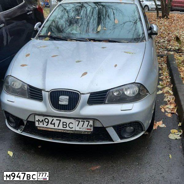 Фото автомобиля SEAT IBIZA, 2007 — госномер А099ОТ199. Цвет: СЕРЫЙ