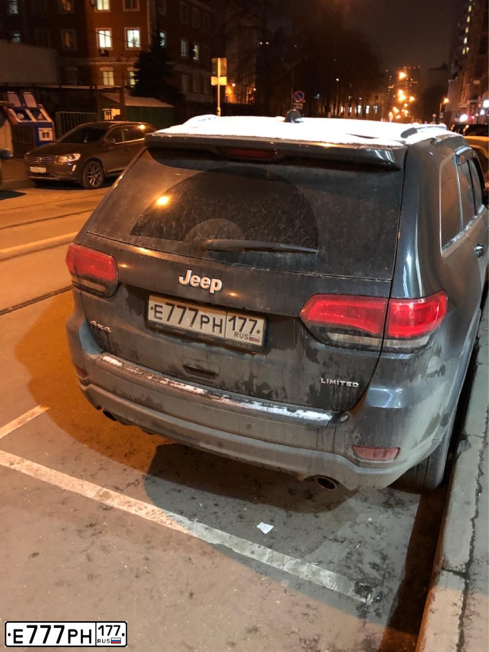 Фото автомобиля JEEP GRAND CHEROKEE, 2016 — госномер Е777РН177. Цвет: ЧЕРНЫЙ