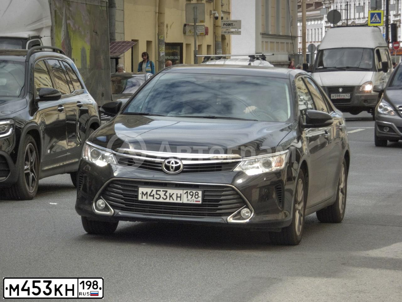 Фото автомобиля TOYOTA CAMRY, 2017 — госномер М453КН198. Цвет: ЧЕРНЫЙ МЕТАЛЛИК