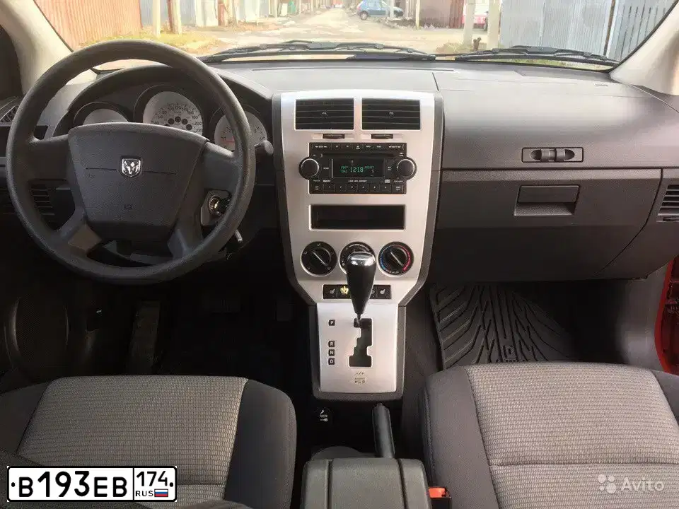 Фото автомобиля DODGE CALIBER, 2008 — госномер О100РТ152. Цвет: Красный
