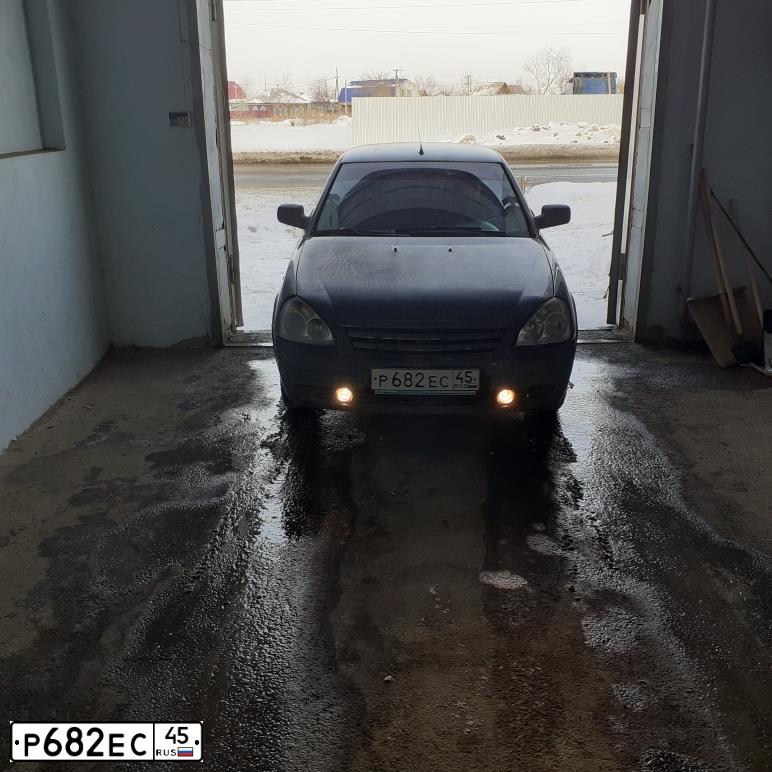 Фото автомобиля LADA 2172 PRIORA, 2009 — госномер Р682ЕС45. Цвет: Сине-Черный
