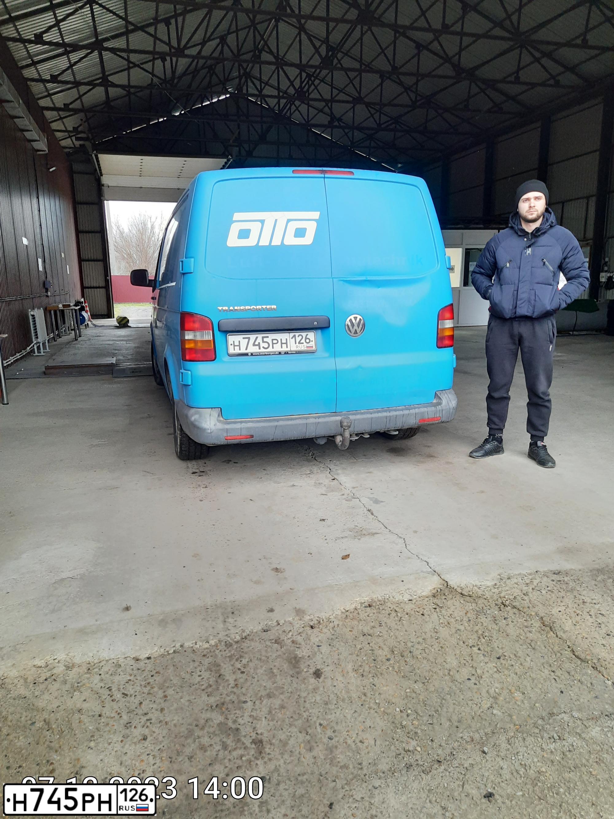 Фото автомобиля VOLKSWAGEN TRANSPORTER, 2005 — госномер Т359ТТ190. Цвет: синий