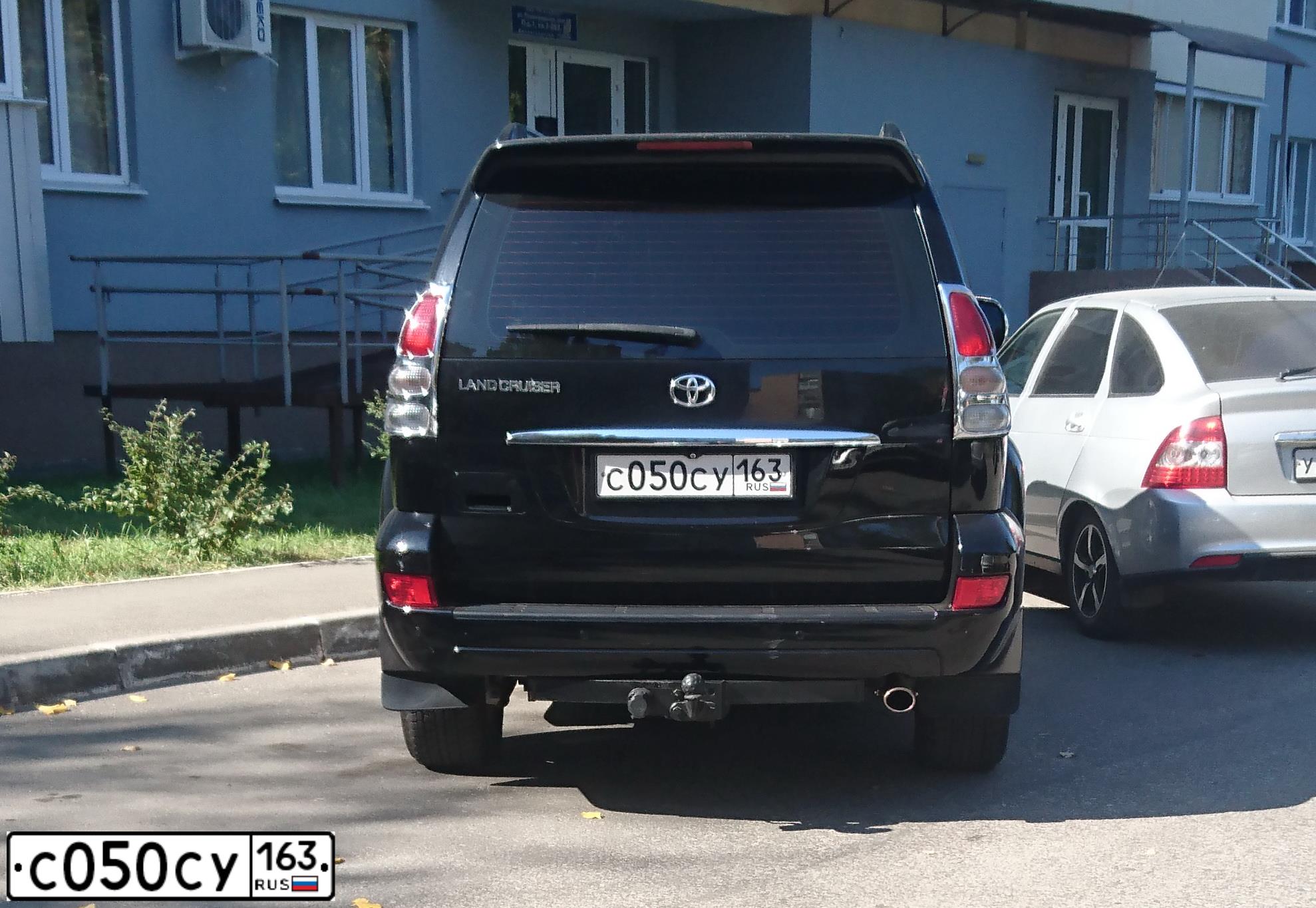 Фото автомобиля TOYOTA CAMRY, 2018 — госномер С050СУ163. Цвет: ЧЕРНЫЙ МЕТ.