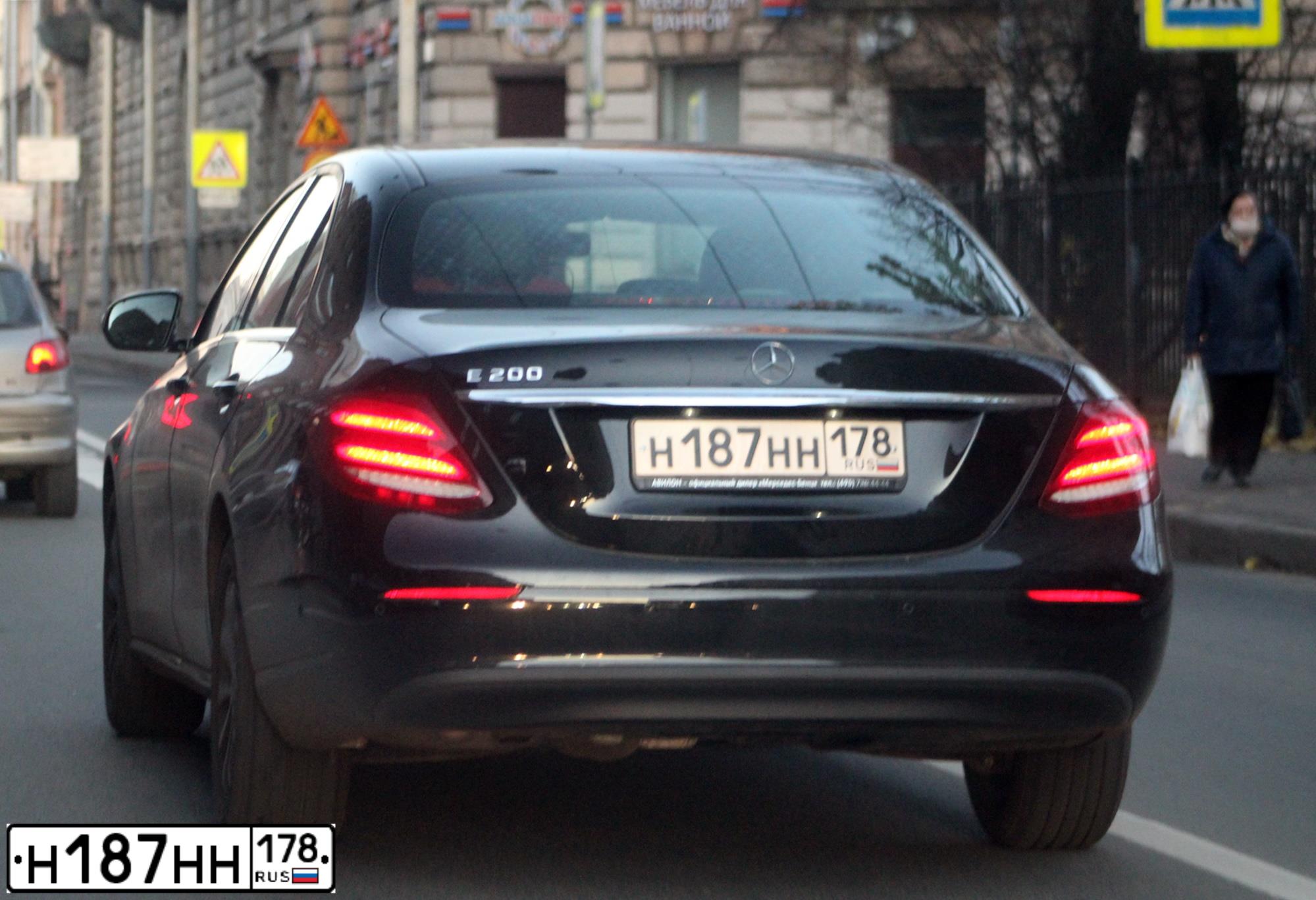 Фото автомобиля BMW SERIE 5, 2013 — госномер Н187НН178. Цвет: ТЕМНО-СЕРЫЙ
