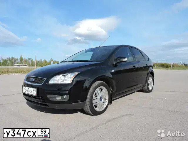 Фото автомобиля FORD FOCUS, 2007 — госномер Е585КХ159. Цвет: ЧЕРНЫЙ