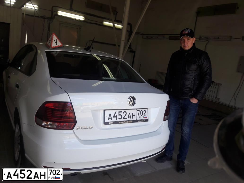 Фото автомобиля VOLKSWAGEN POLO, 2019 — госномер К294ОА702. Цвет: Белый