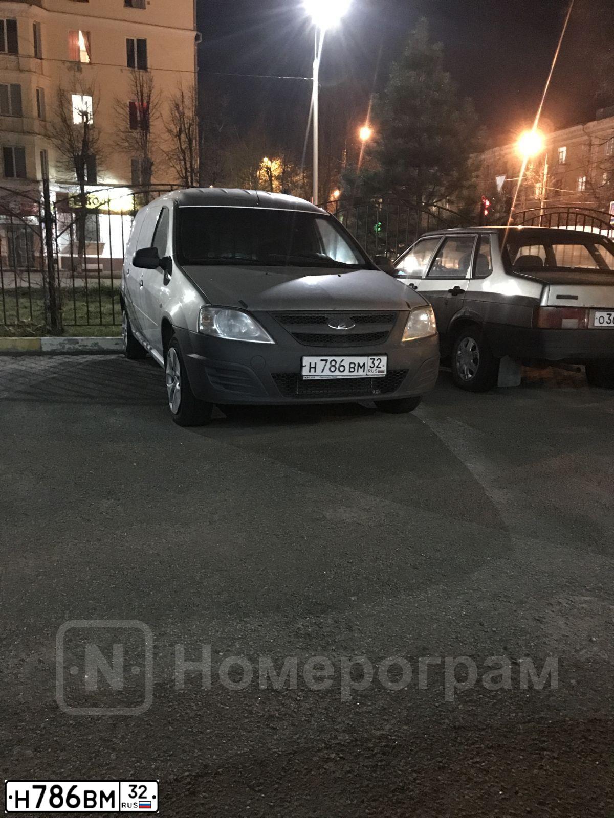 Фото автомобиля LADA LARGUS FURGON, 2015 — госномер Н786ВМ32. Цвет: Серебристый