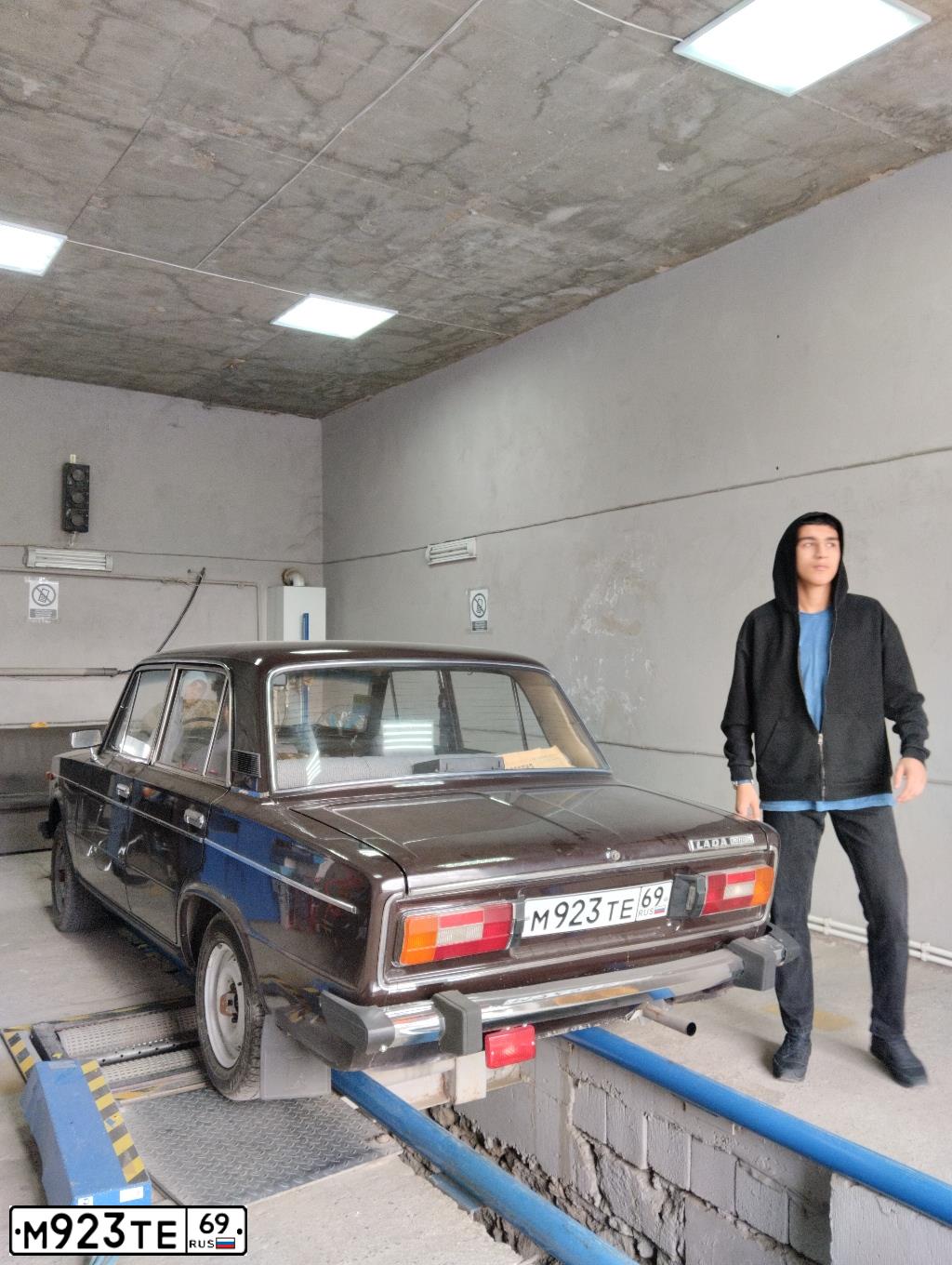 Фото автомобиля ВАЗ 2106, 1991 — госномер У095ЕА05. Цвет: КОРИЧНЕВЫЙ ТЕМНЫЙ