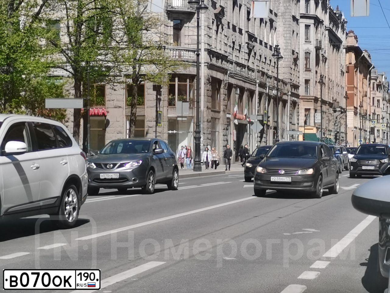 Фото автомобиля CHEVROLET LACETTI, 2005 — госномер В070ОК190. Цвет: БЕЖЕВЫЙ