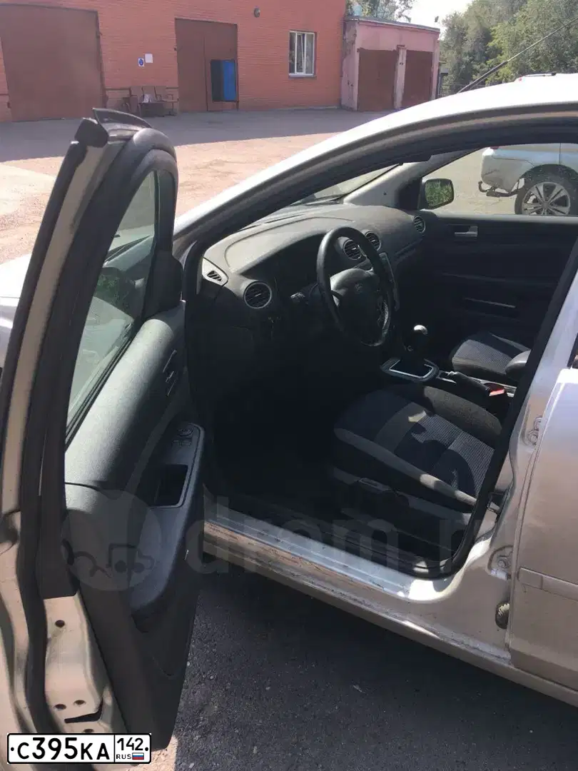 Фото автомобиля FORD FOCUS, 2005 — госномер С395КА142. Цвет: серебристый