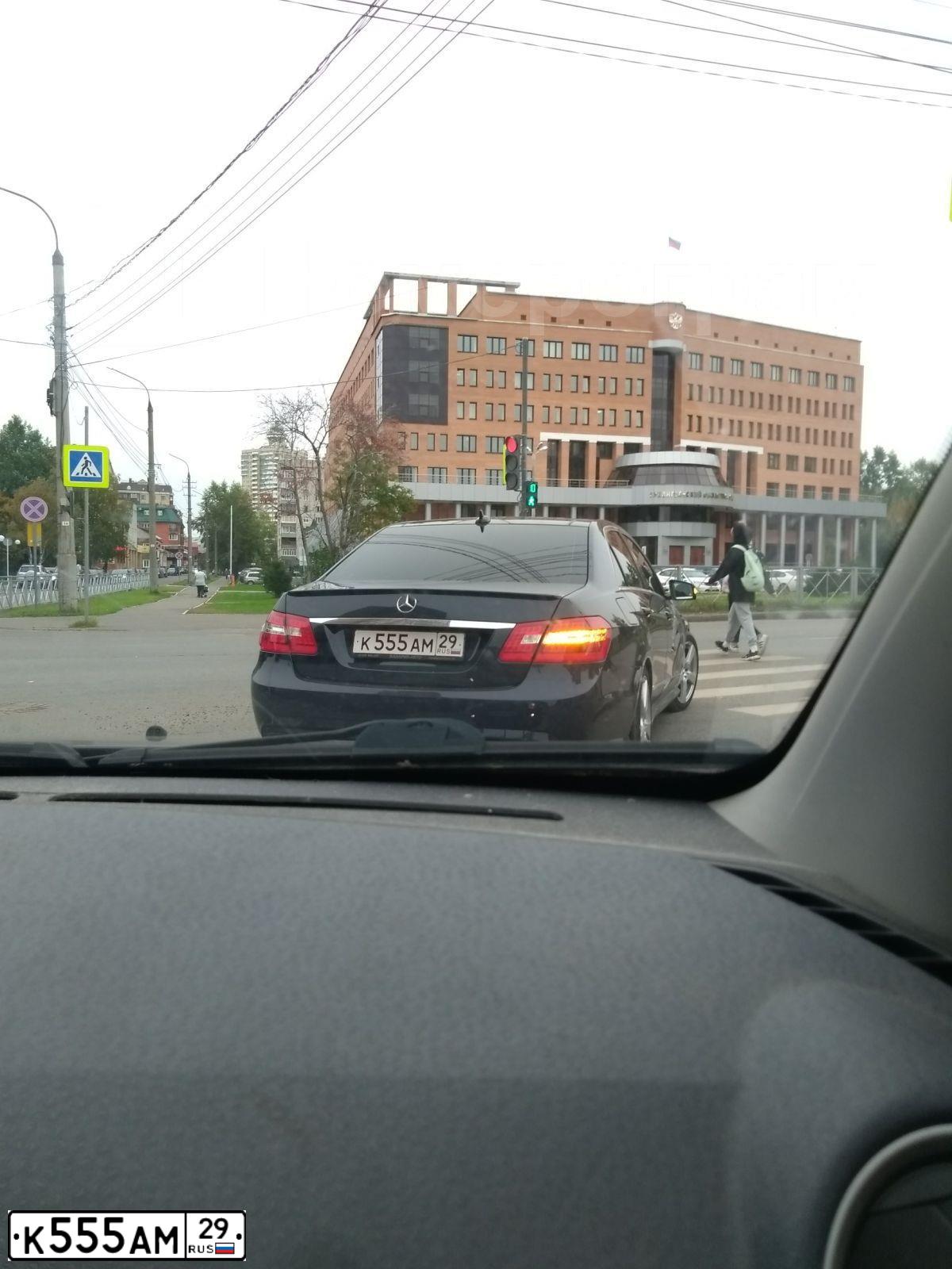 Фото автомобиля BMW X6, 2014 — госномер К234КО29. Цвет: Темно-синий