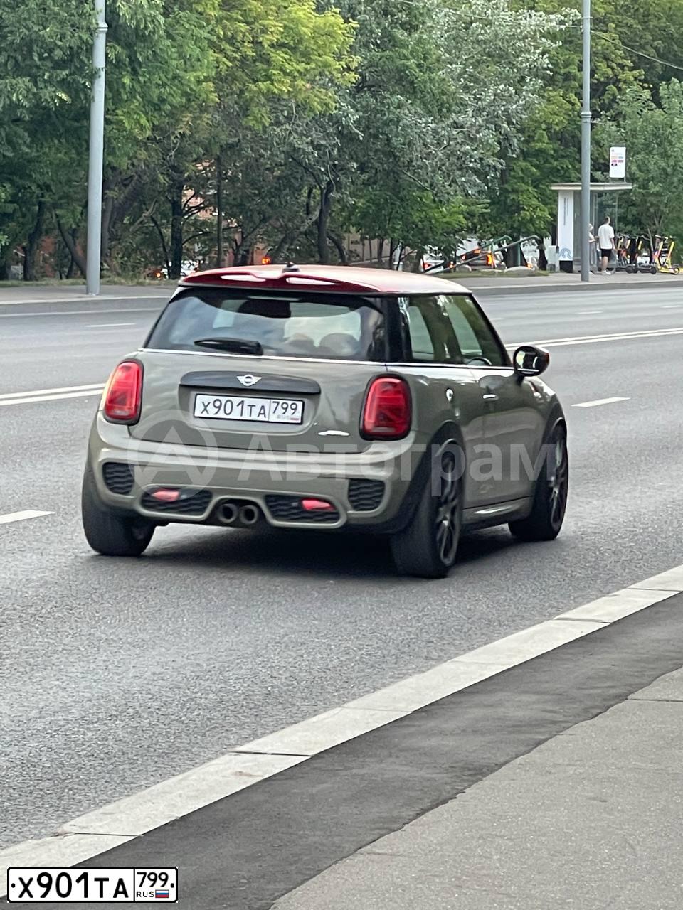 Фото автомобиля MINI MINI, 2019 — госномер Х901ТА799. Цвет: Серый