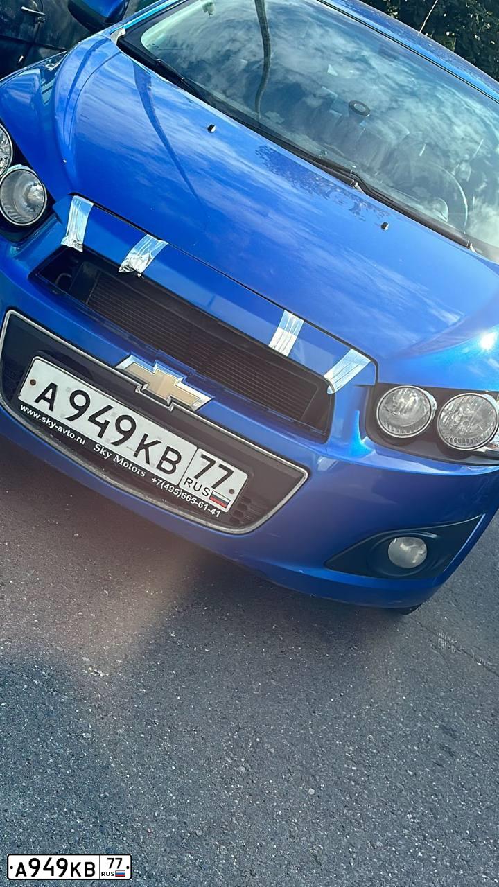 Фото автомобиля CHEVROLET AVEO, 2013 — госномер А949КВ77. Цвет: СИНИЙ