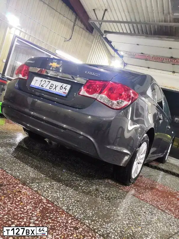 Фото автомобиля ШЕВРОЛЕ KL1J CRUZE, 2013 — госномер К507ЕС164. Цвет: СЕРЫЙ МЕТАЛЛИК