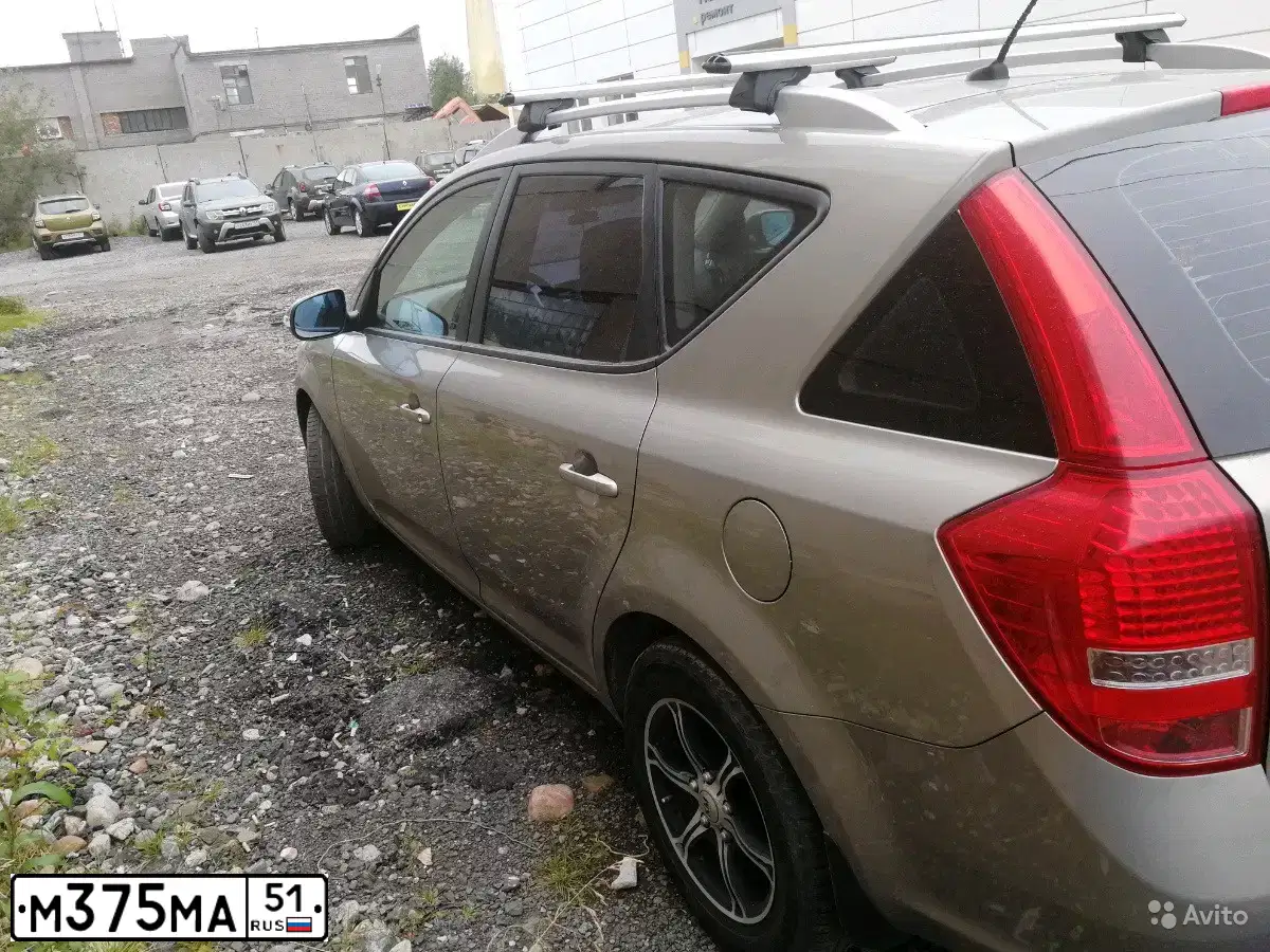 Фото автомобиля KIA CEE'D, 2010 — госномер М375МА51. Цвет: Серебристый