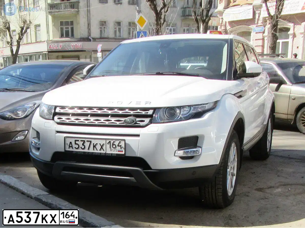 Фото автомобиля LANDROVER RANGE ROVER EVOQUE, 2015 — госномер А537КХ164. Цвет: ЯРКО-БЕЛЫЙ
