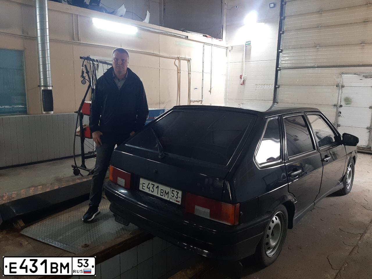 Фото автомобиля LADA 2114 SAMARA, 2005 — госномер Е483АВ147. Цвет: Серебристо-желтый металлик