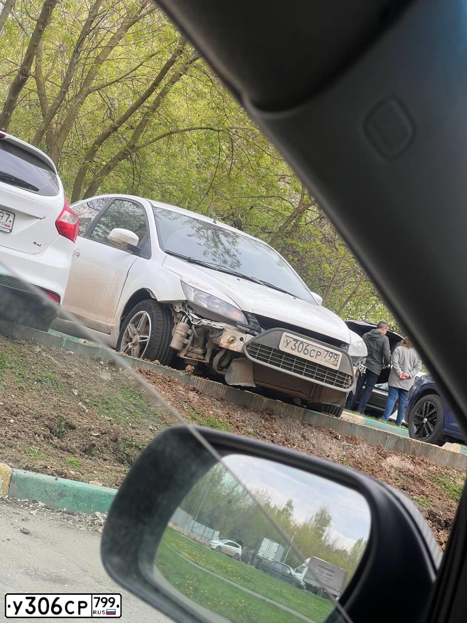 Фото автомобиля FORD FOCUS, 2011 — госномер К667МК197. Цвет: Белый