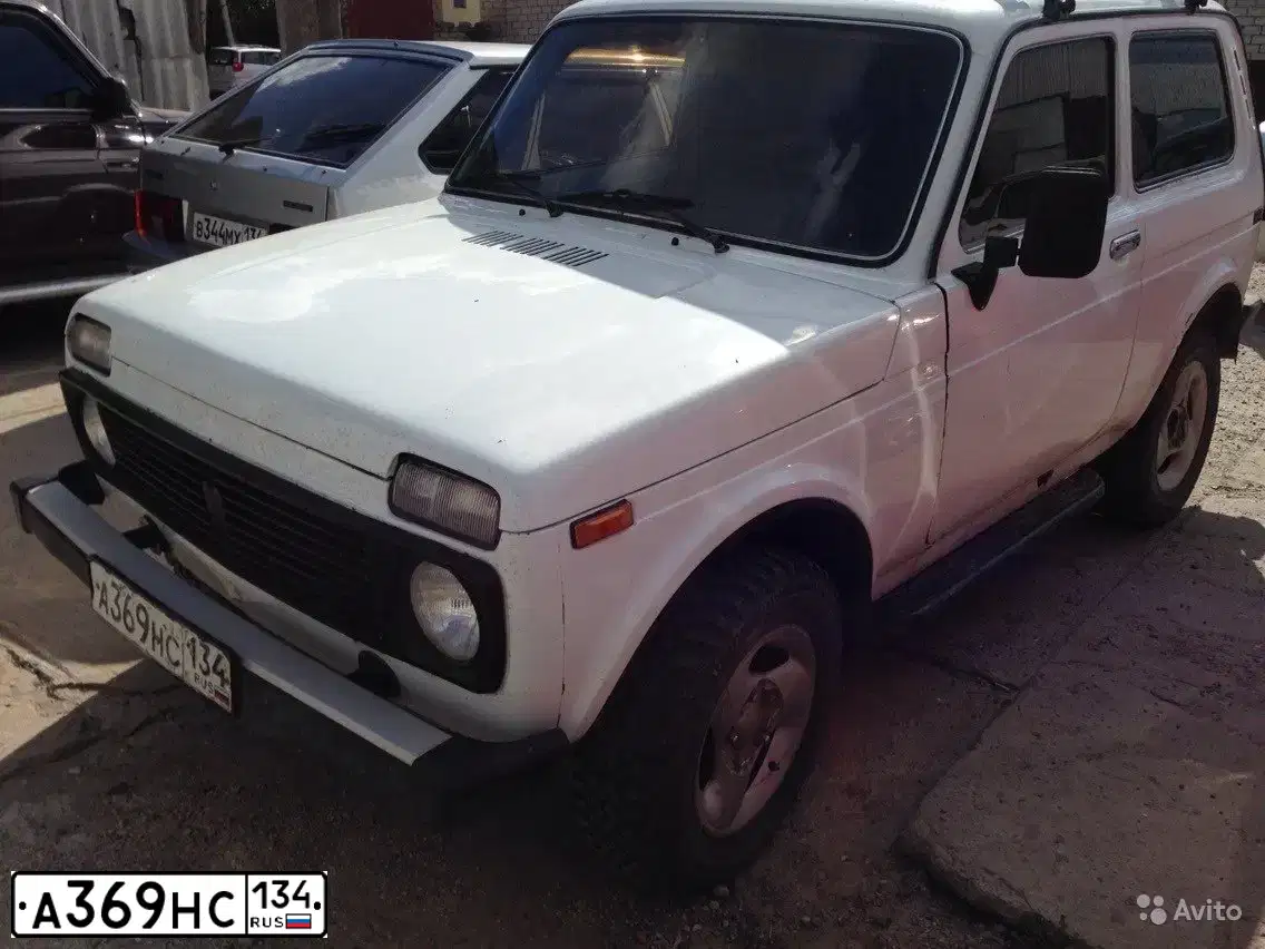 Фото автомобиля ВАЗ 21213, 2000 — госномер Е989АР550. Цвет: ЯРКО БЕЛЫЙ