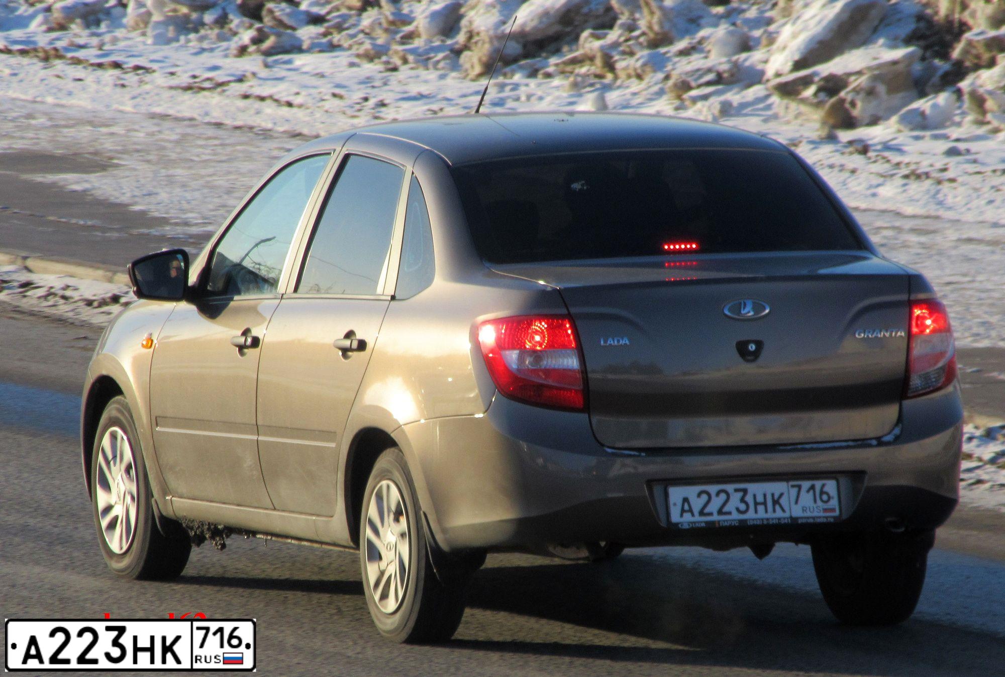 Фото автомобиля LADA 2190 GRANTA, 2017 — госномер М495РС164. Цвет: Золотисто-коричневый