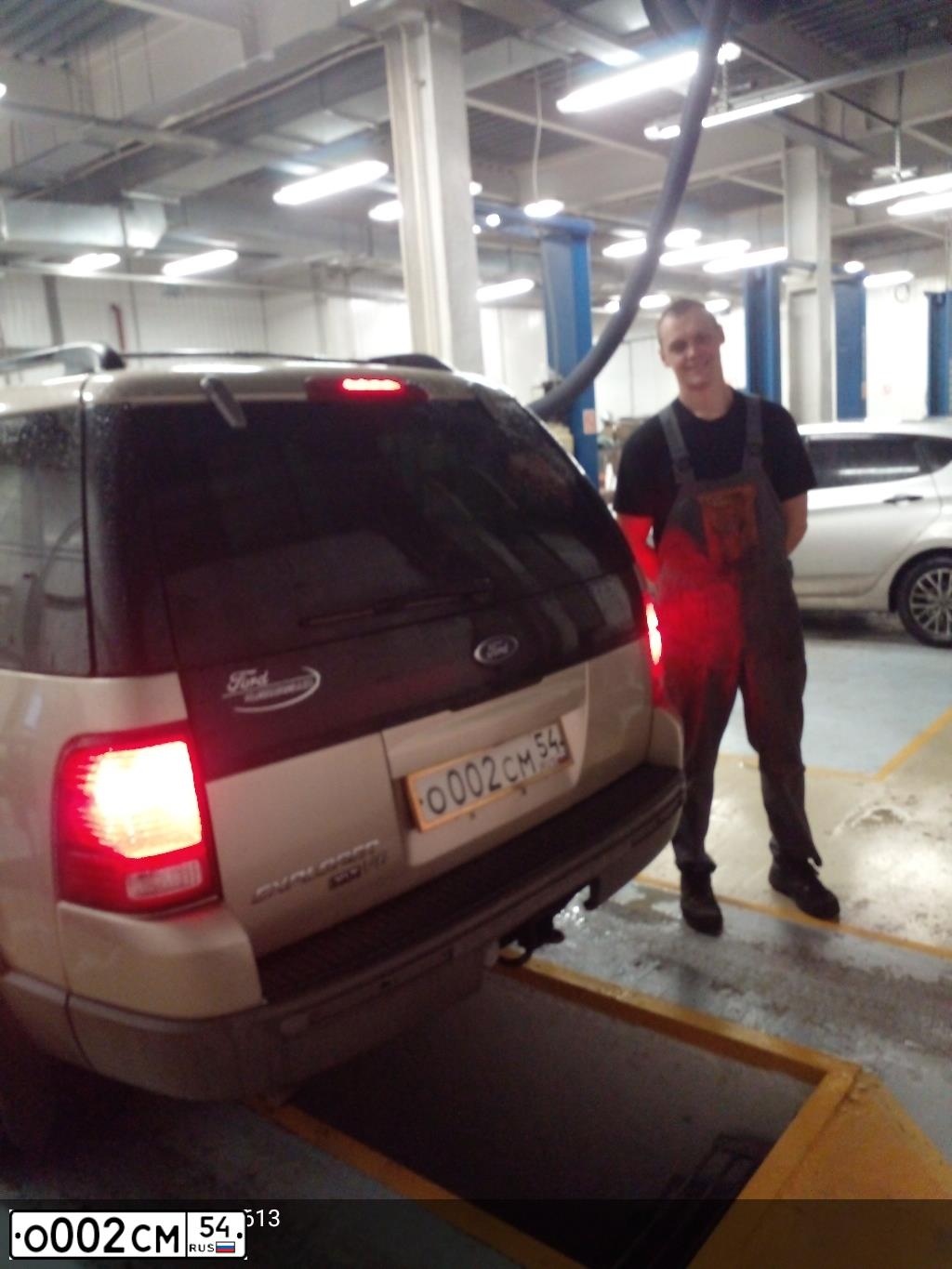 Фото автомобиля MITSUBISHI MONTERO, 2002 — госномер О002СМ54. Цвет: ТЕМНО-СИНИЙ