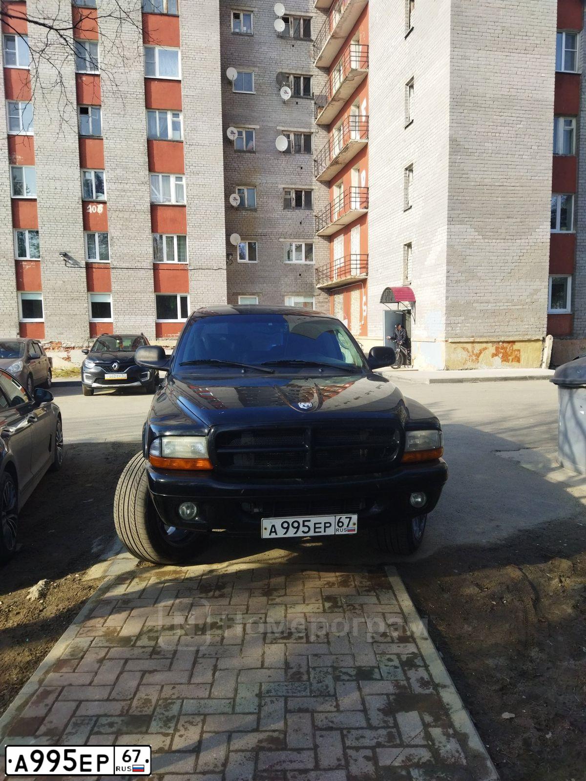 Фото автомобиля DODGE DURANGO, 1998 — госномер О774ОО36. Цвет: ЧЕРНЫЙ