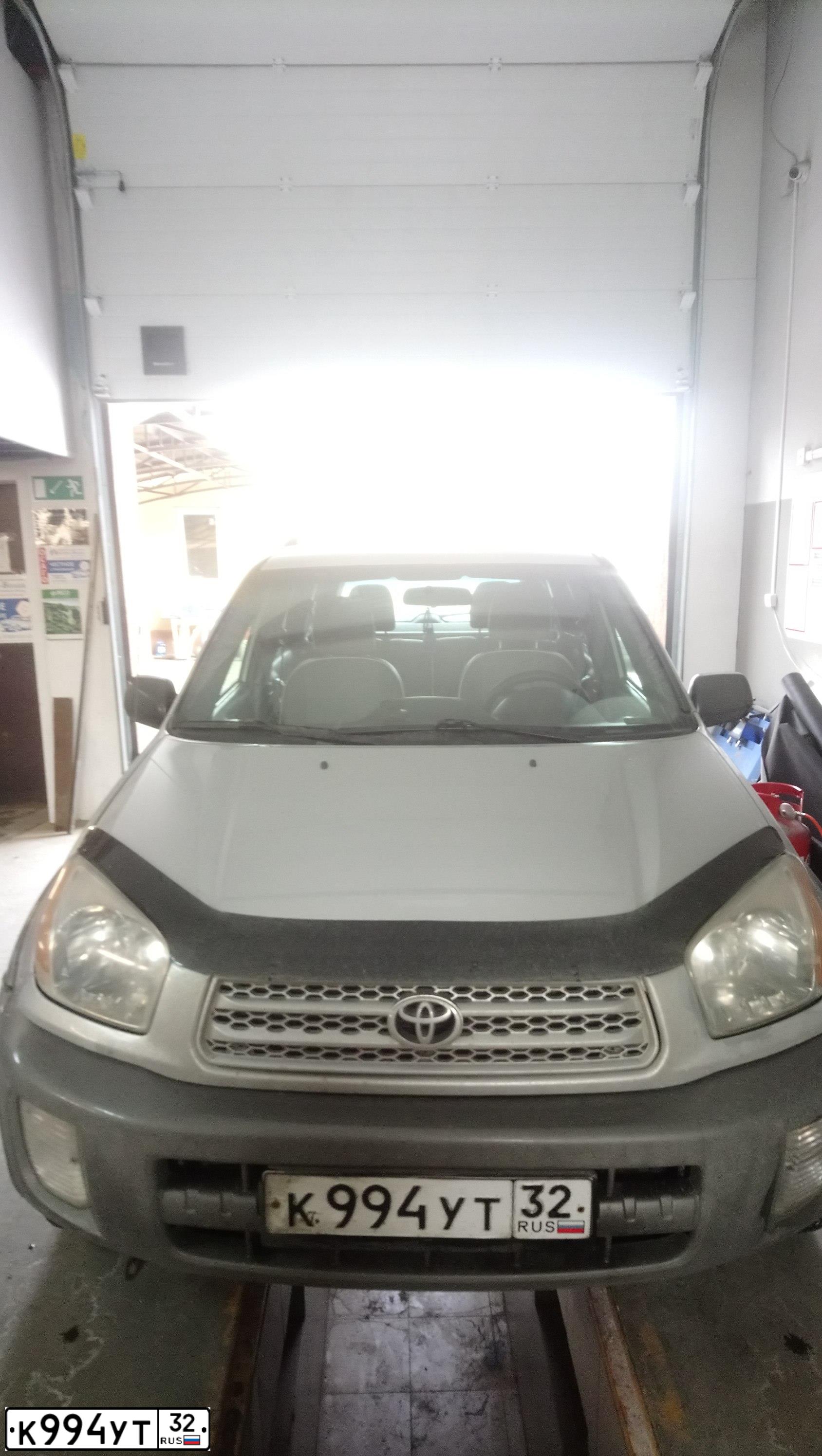 Фото автомобиля TOYOTA RAV4, 2001 — госномер К994УТ32. Цвет: Серебристый