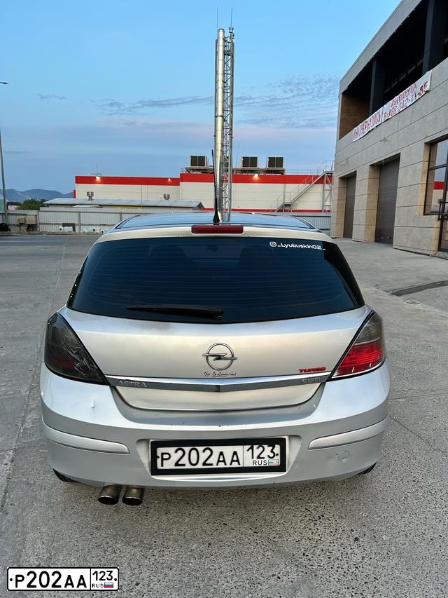 Фото автомобиля PEUGEOT BOXER, 2010 — госномер Н555ЕА123. Цвет: Белый