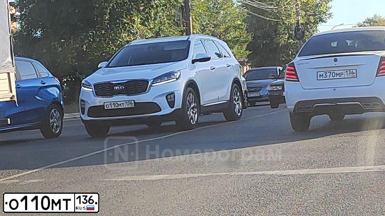 Фото автомобиля KIA SORENTO, 2019 — госномер О110МТ136. Цвет: Белый