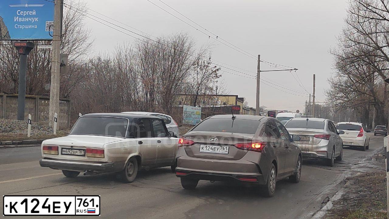 Фото автомобиля HYUNDAI SOLARIS, 2022 — госномер К124ЕУ761. Цвет: СЕРЫЙ