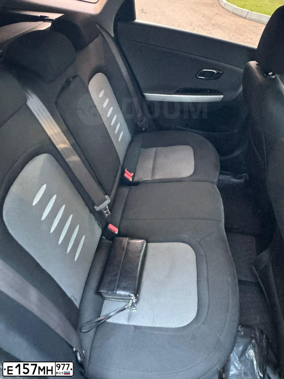Фото автомобиля KIA CEE'D, 2015 — госномер Е157МН977. Цвет: Серебристый