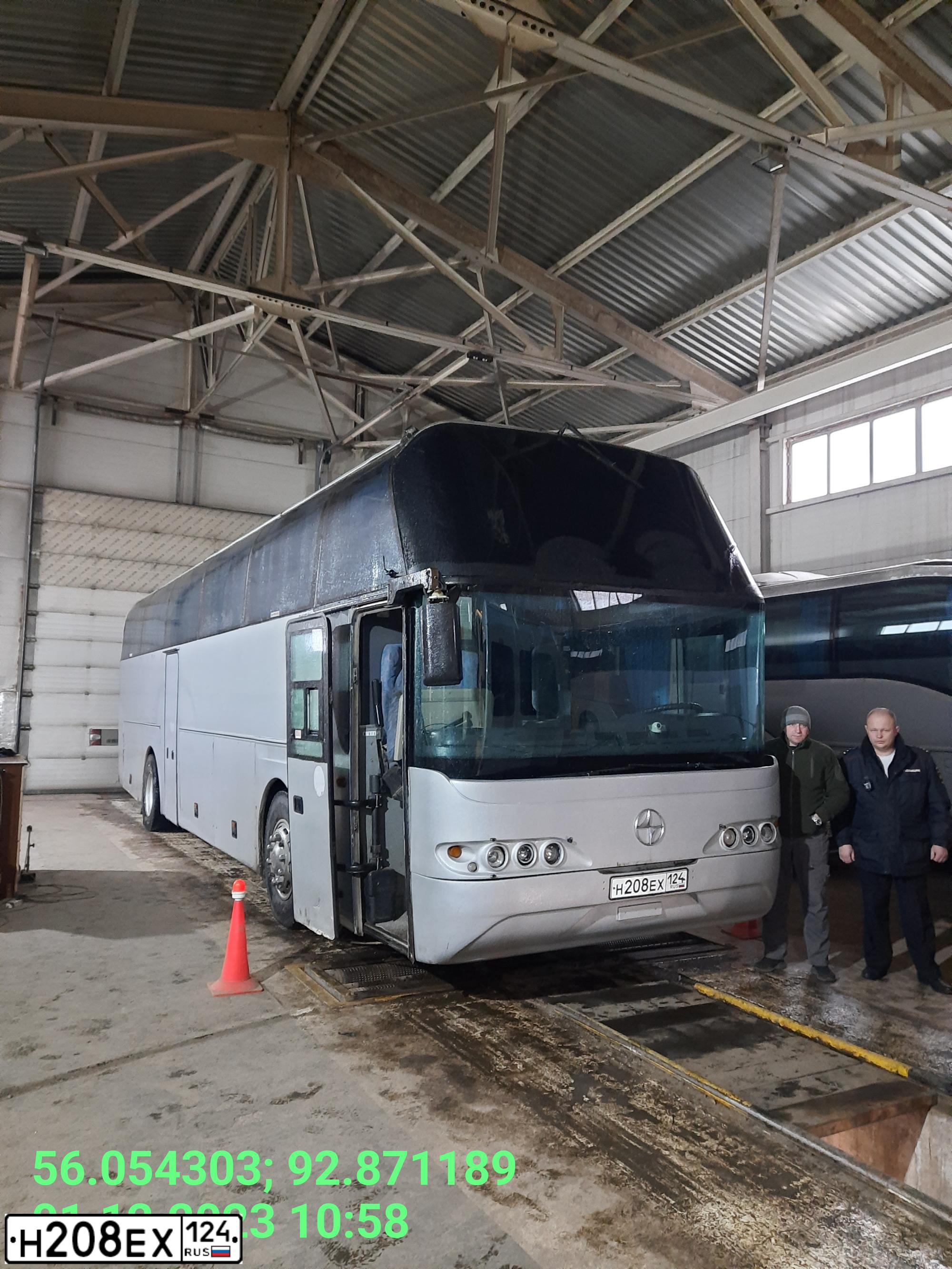Фото автомобиля NORTHNEOPLAN BFC-SERIE, 2012 — госномер Н208ЕХ124. Цвет: СЕРЕБРИСТЫЙ