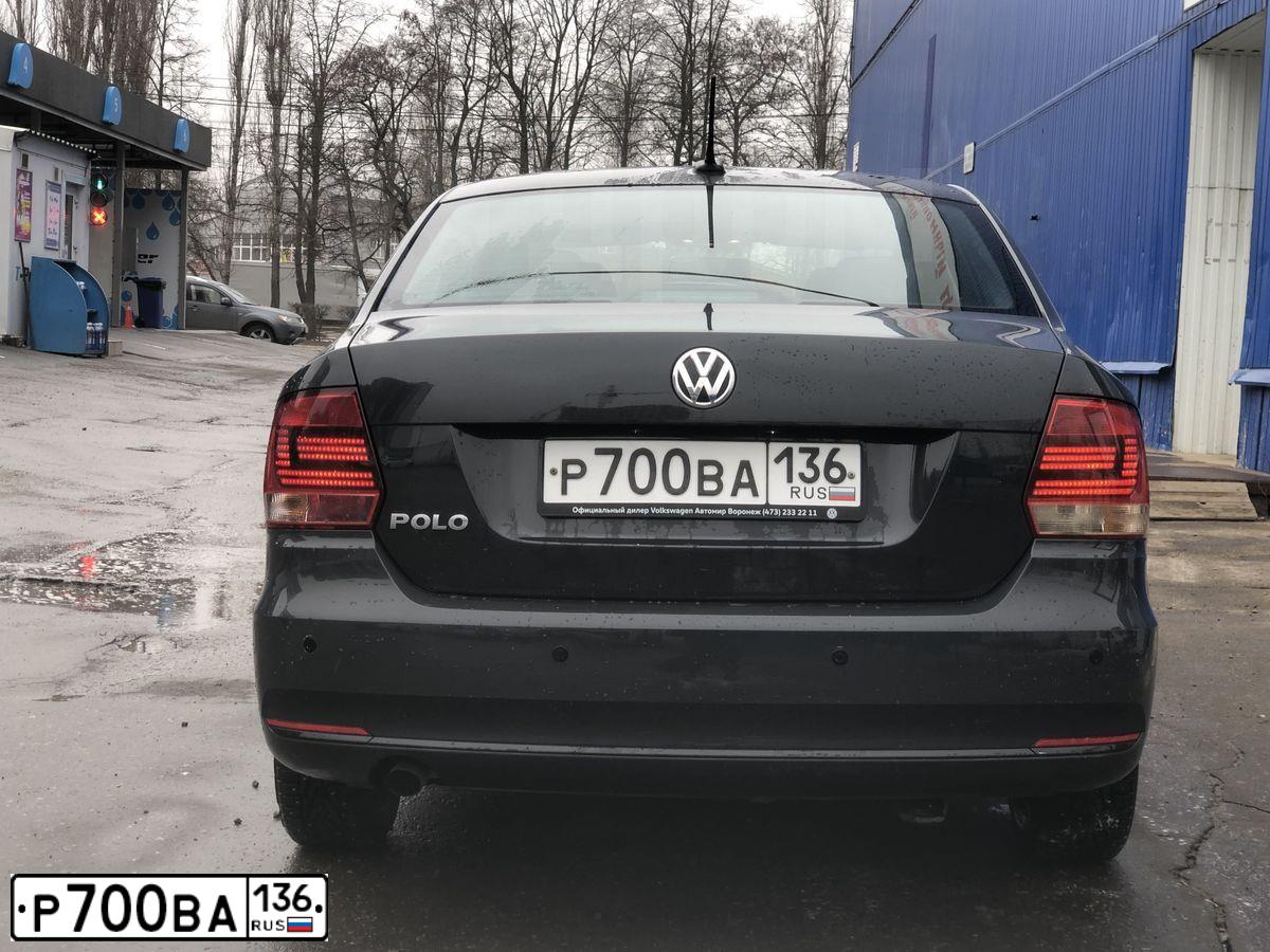 Фото автомобиля VOLKSWAGEN POLO, 2017 — госномер О385ЕО136. Цвет: Серый