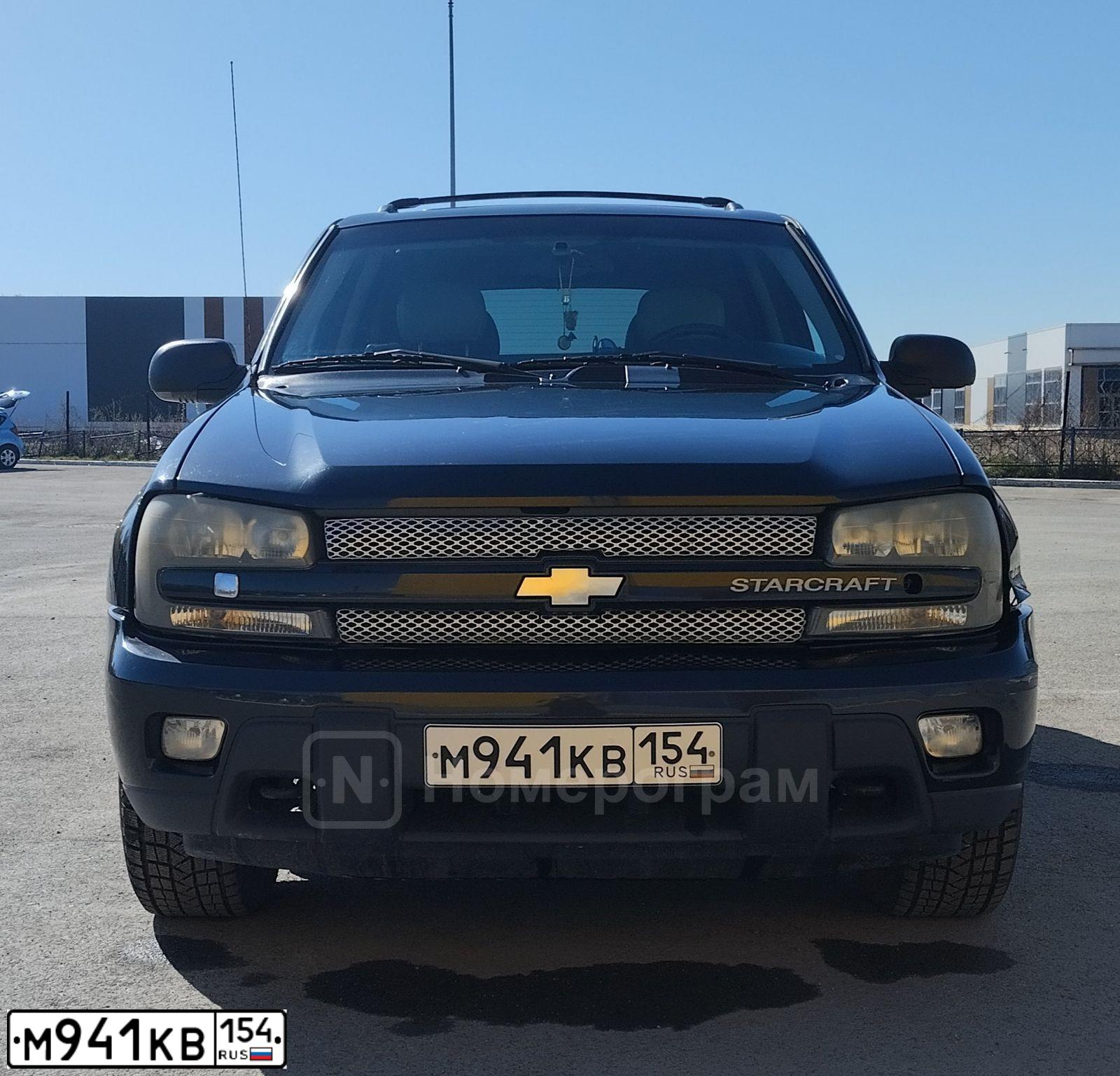 Фото автомобиля CHEVROLET TRAILBLAZER, 2006 — госномер М941КВ154. Цвет: ТЕМНО-СЕРЫЙ