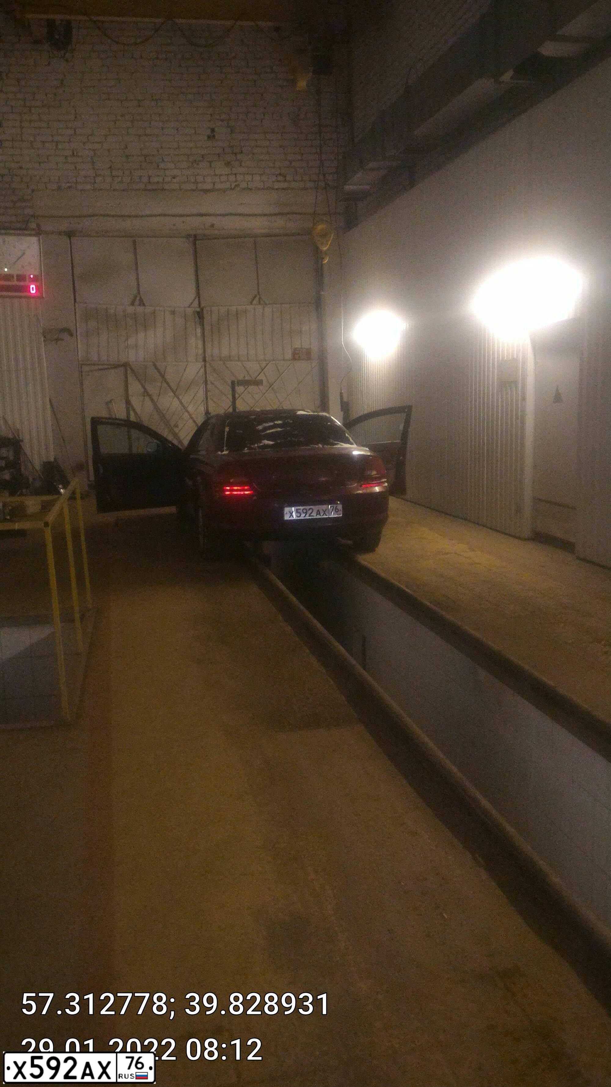 Фото автомобиля DODGE STRATUS, 2002 — госномер М577ТУ199. Цвет: КРАСНЫЙ