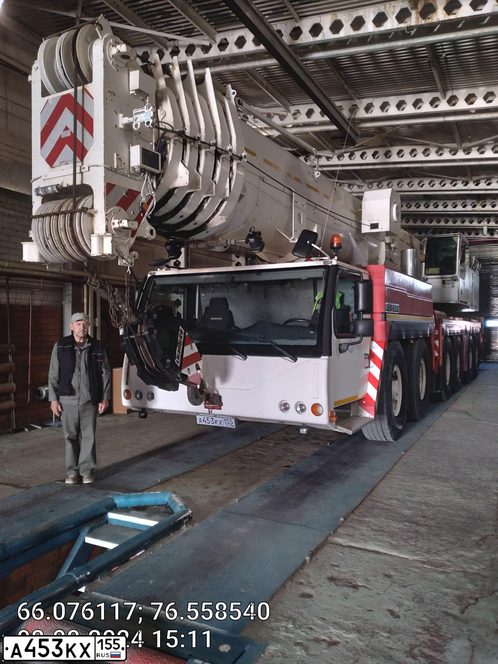 Фото автомобиля LIEBHERR UNSPECIFIED, 2011 — госномер А453КХ155. Цвет: КРАСНО-БЕЛЫЙ