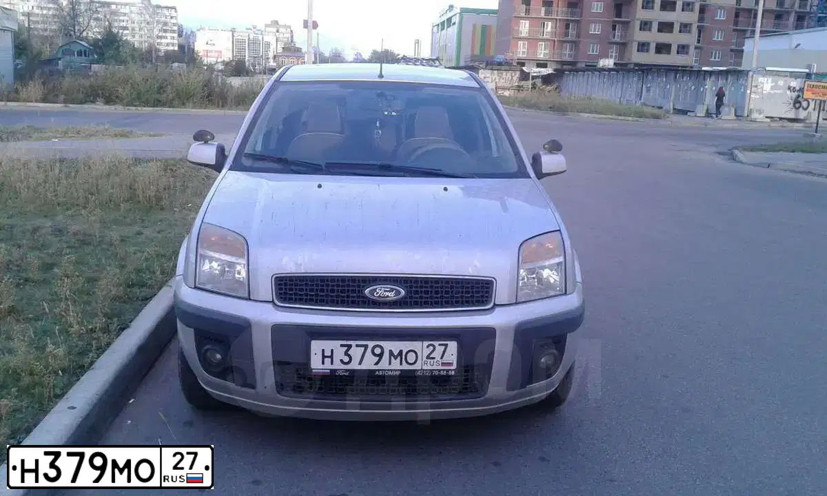 Фото автомобиля FORD FUSION, 2006 — госномер Н290СК27. Цвет: СЕРЕБРИСТЫЙ