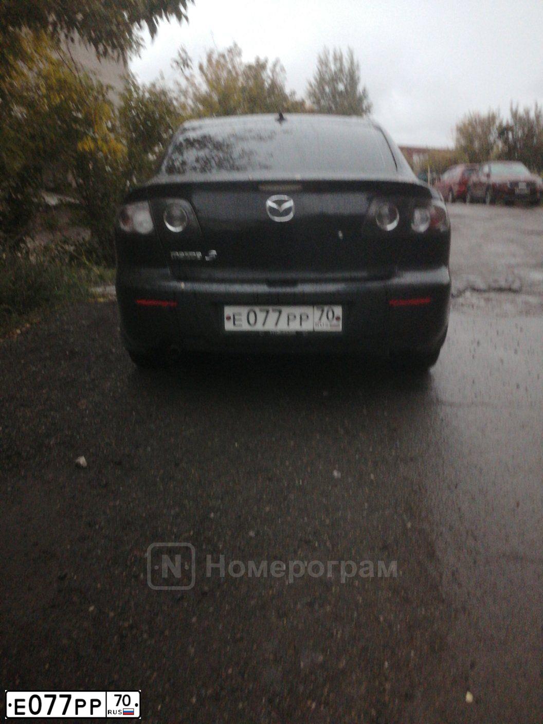 Фото автомобиля MAZDA 3, 2008 — госномер Е077РР70. Цвет: ЧЕРНЫЙ