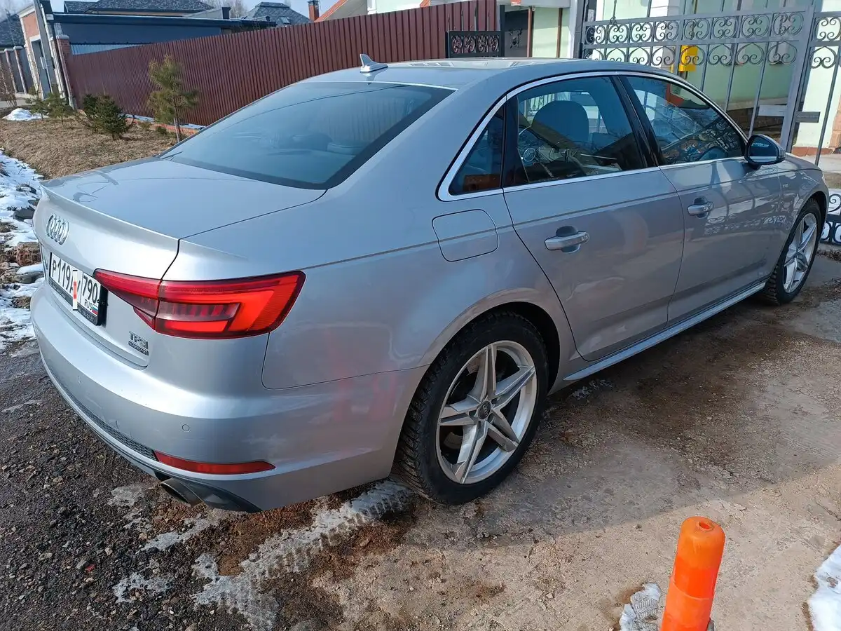 Фото автомобиля AUDI A4, 2017 — госномер А545АМ799. Цвет: Серебристый