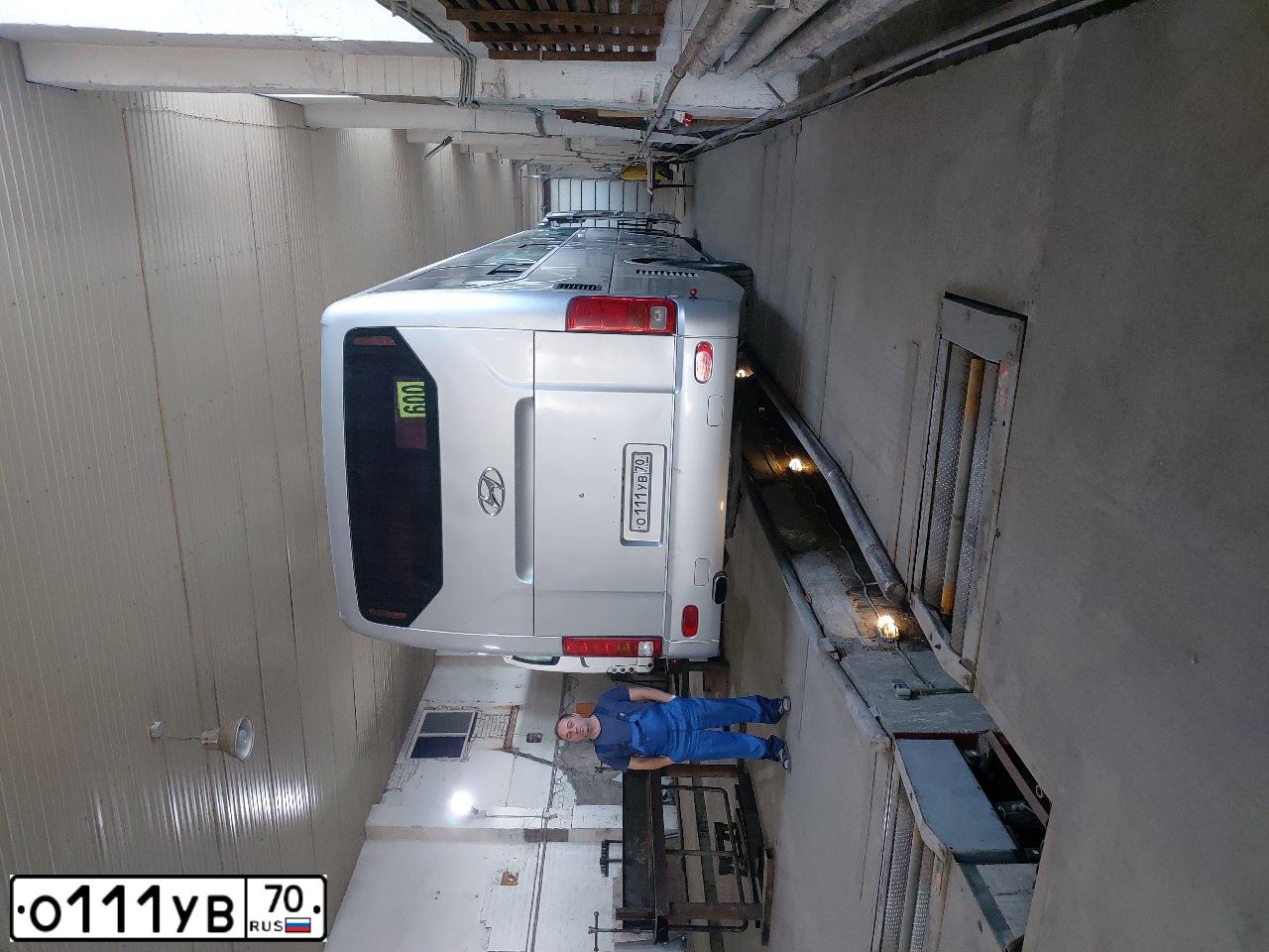 Фото автомобиля HYUNDAI UNIVERSE, 2010 — госномер К900ЕР70. Цвет: СЕРЫЙ