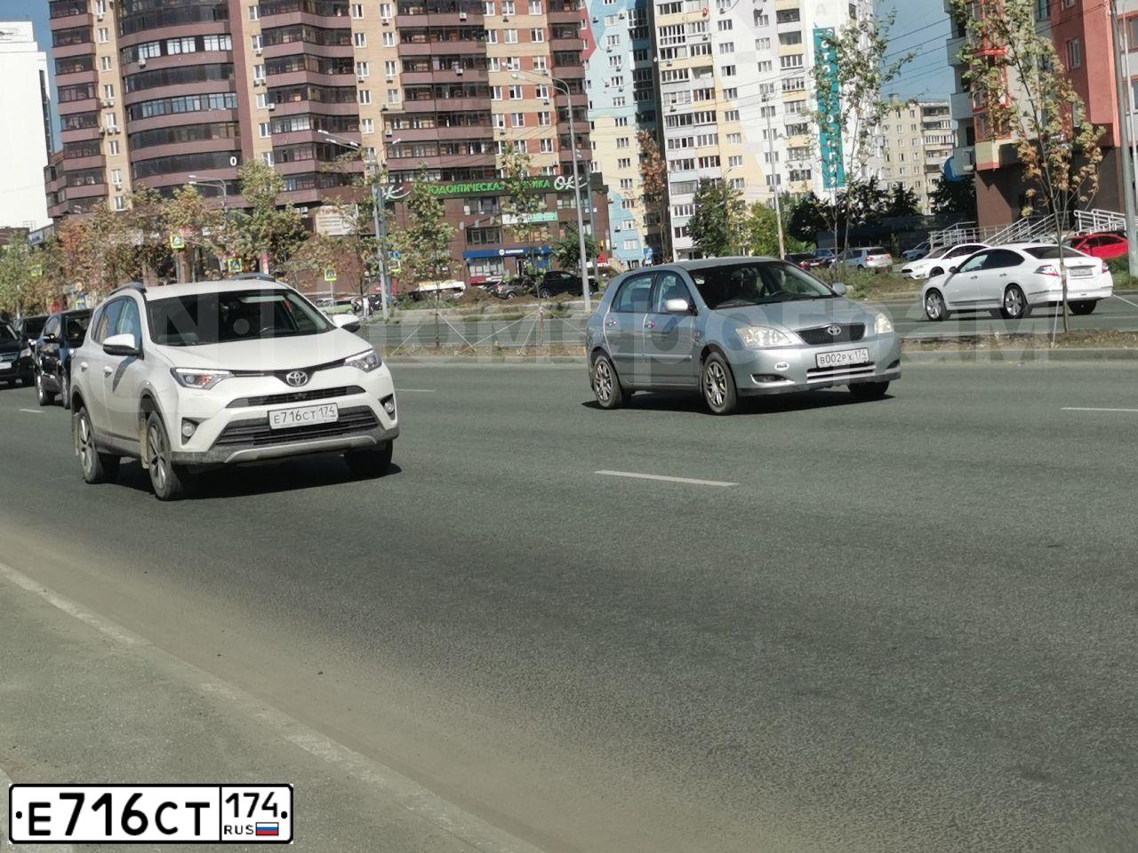 Фото автомобиля TOYOTA RAV4, 2015 — госномер В285АУ774. Цвет: Белый