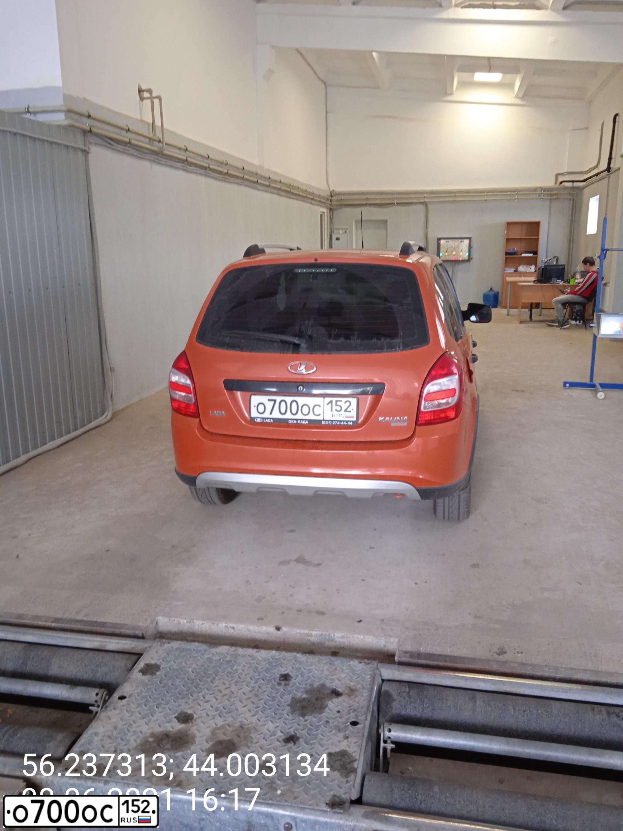 Фото автомобиля LADA 2194 KALINA, 2017 — госномер О700ОС152. Цвет: ОРАНЖЕВЫЙ