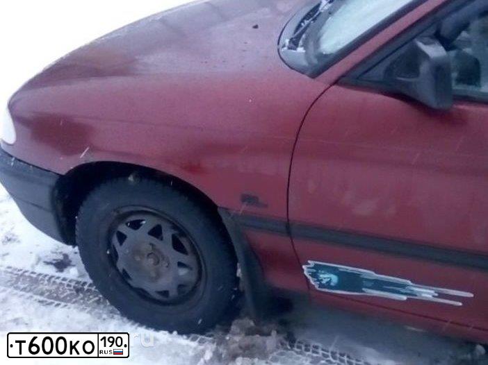 Фото автомобиля OPEL ASTRA, 1992 — госномер О417НМ67. Цвет: ВИШНЕВЫЙ