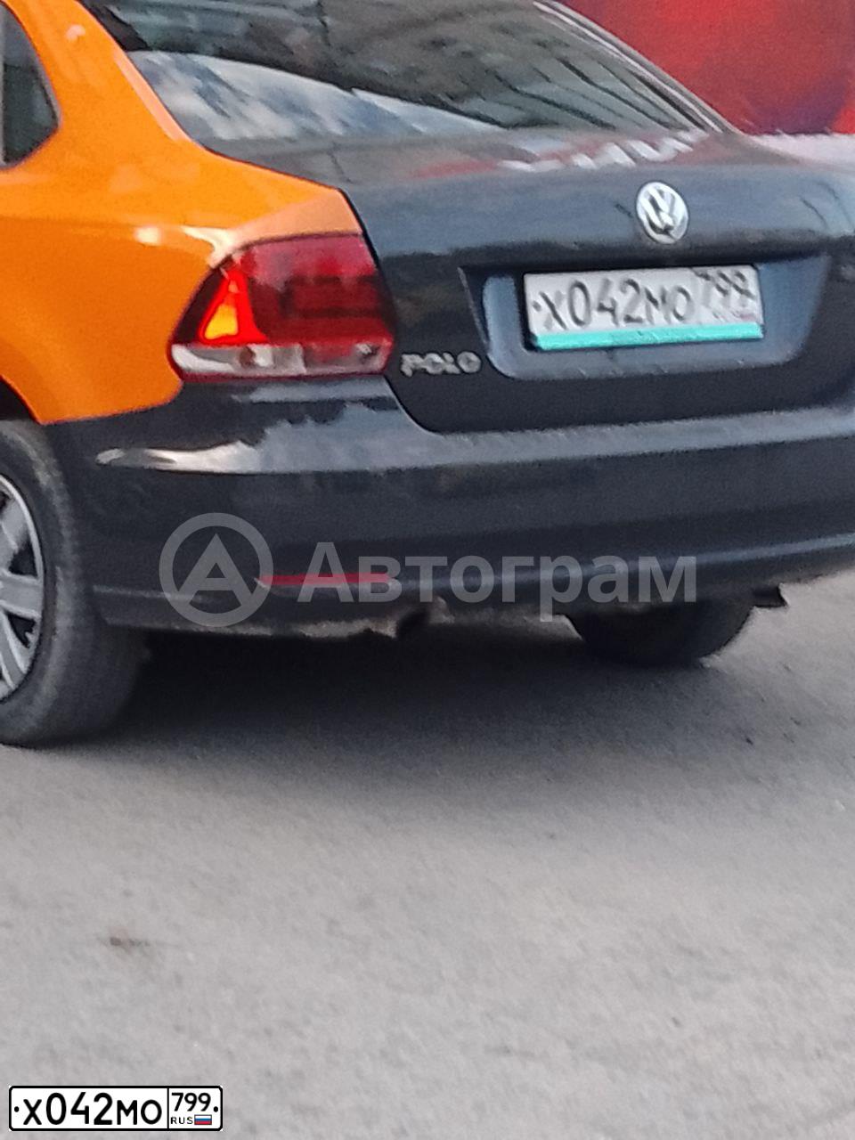 Фото автомобиля VOLKSWAGEN POLO, 2018 — госномер Х042МО799. Цвет: Серый