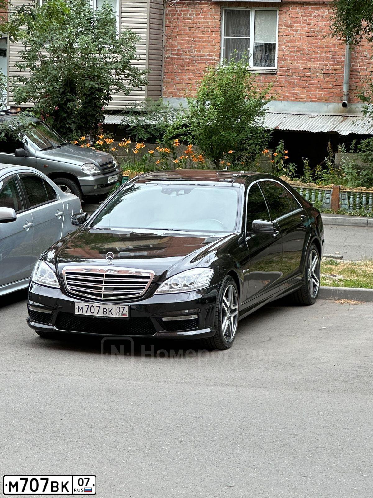 Фото автомобиля MERCEDES CL-KLASSE, 2001 — госномер М707ВК07. Цвет: ЧЕРНЫЙ