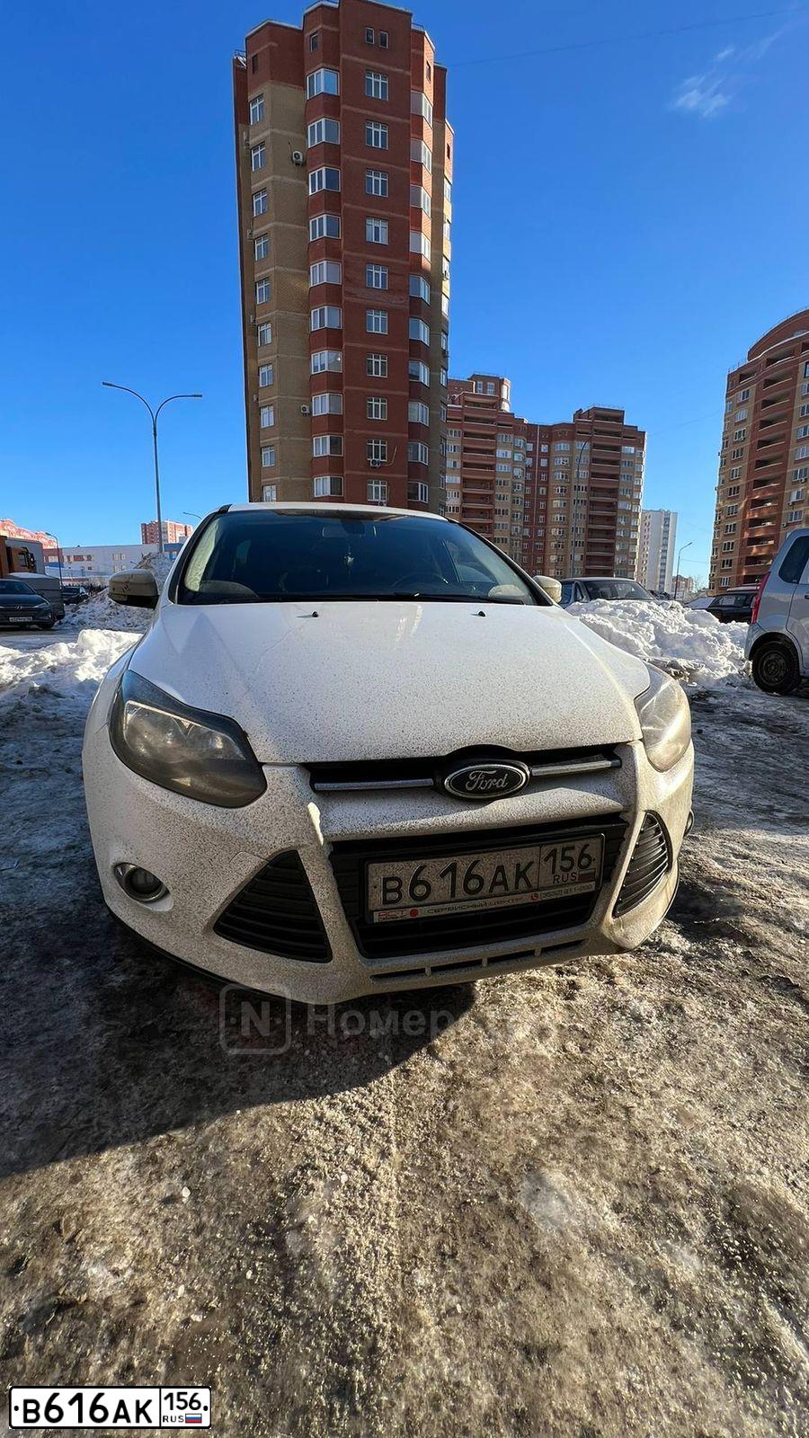 Фото автомобиля FORD FOCUS, 2011 — госномер В616АК156. Цвет: Белый
