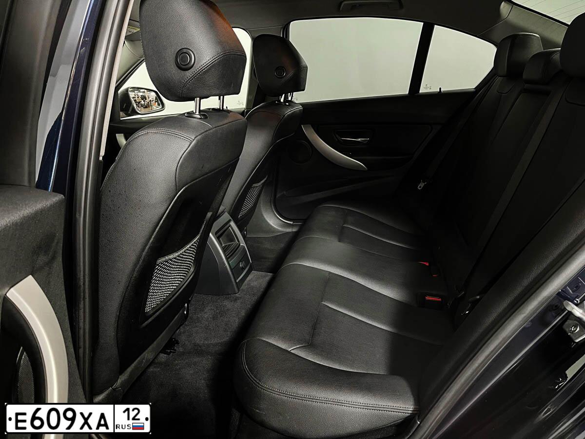 Фото автомобиля BMW SERIE 3, 2013 — госномер М881ЕЕ977. Цвет: СИНИЙ