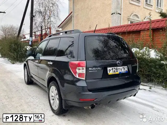 Фото автомобиля SUBARU FORESTER, 2011 — госномер Р128ТУ161. Цвет: Серый