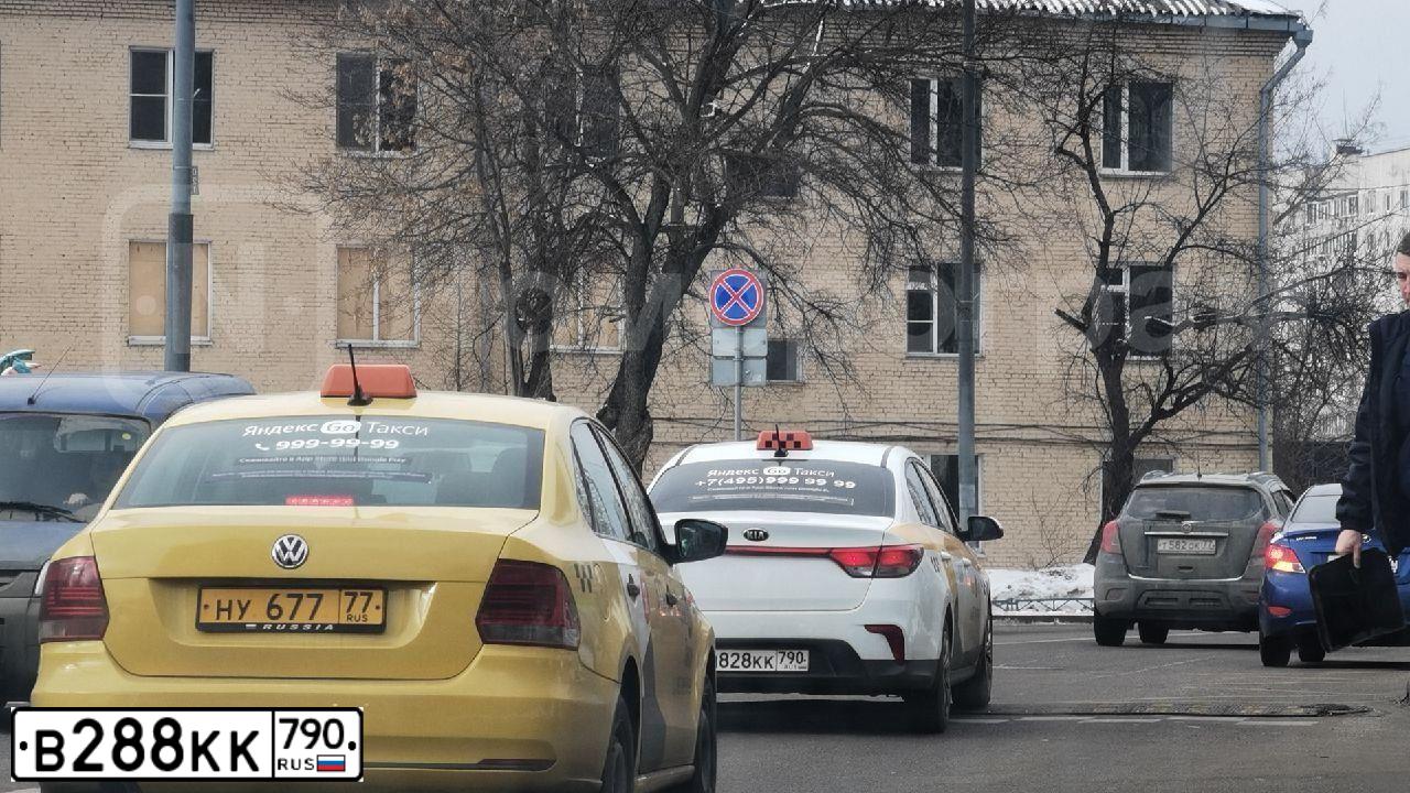 Фото автомобиля LADA 2110, 2004 — госномер В288КК790. Цвет: СЕРЕБРИСТЫЙ МЕТАЛЛИК