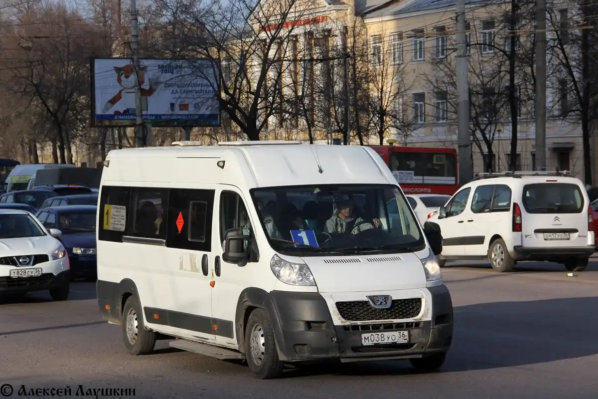 Фото автомобиля NISSAN QASHQAI, 2012 — госномер А252ВА136. Цвет: БЕЛЫЙ